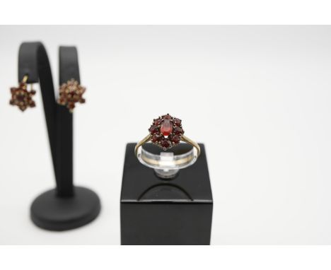 Granatschmuck Ring und Ohrringe, Gelbgold 333/-, Ringgröße 66, ges. 6,2gr.
