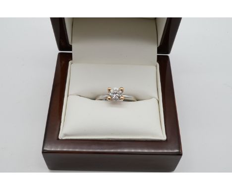 Solitär Ring Weißgold/Rosegold 750/-, Zirkonia ca. 1,00 ct., Ringgröße 53, 3,8gr.