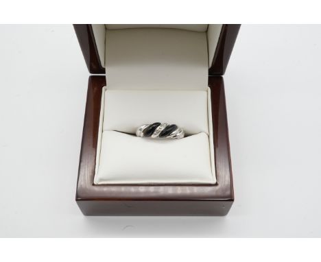 Ring Diamant/Onyx Weißgold 585/-, Ringgröße 53, 3,2gr.