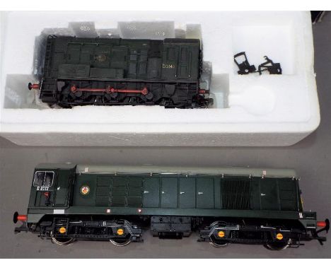 Bachmann - Two Bachmann Diesel locomotives. Lot consists of a boxed Bachmann 32-113 08 Diesel Shunter Op.No.D3032 in BR Green