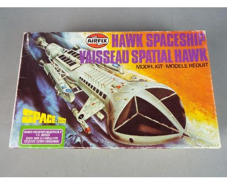 Gerry Anderson - Space 1999 - an Airfix Hawk Spaceship Vaisseau Spatial Hawk all plastic model kit series 5, Made in England 