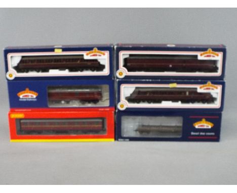 Bachmann, Hornby - Six boxed OO gauge items of mainly passenger rolling stock. Lot includes Bachmann 39-271A BR MKI GUV Maroo