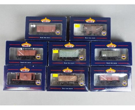 Bachmann - Eight boxed OO gauge items of freight rolling stock. Lot includes Bachmann 37-254 16 Ton Steel Mineral Wagon Weath