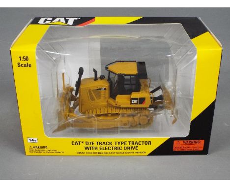 Norscot - A  boxed 1:50 scale diecast Norscot #55224 Caterpillar D7E Track-Type Tractor with Electric Drive. The model appear