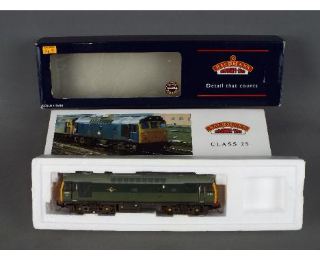 Bachmann - A boxed Bachmann OO gauge 32-403 Class 25/3 Diesel Locomotive Op.No.D5269 in BR Green Weathered livery. Model appe