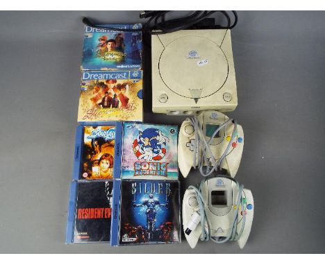 Sega - An unboxed Sega Dreamcast Games Console with 2x controllers, power cable and a small collection of Sega Dreamcast game