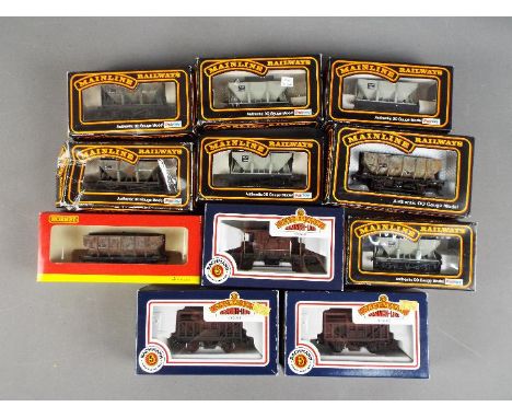 Hornby, Bachmann, Mainline - 11 boxed items of  boxed OO gauge freight rolling stock. Lot includes Hornby R6124D BR 20 Ton Ho