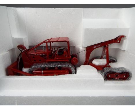 Spec Cast - A boxed 1:50 scale diecast Spec Cast International Harvester TD 24 Diesel Crawler with Karry Arch . The model app