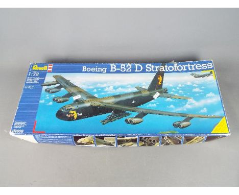 Revell - a plastic model kit of a Boeing B-52 D Stratofortress, model No. 04608, 1:72 scale,open box some parts in original f