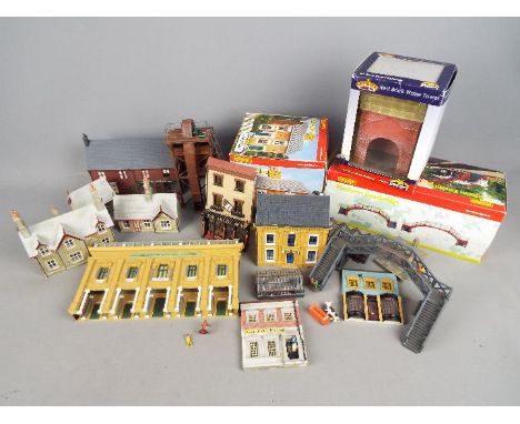 Hornby, Bachmann and Others - Three boxed OO gauge buildings, together with a quantity of unboxed (some kit built)  plastic, 