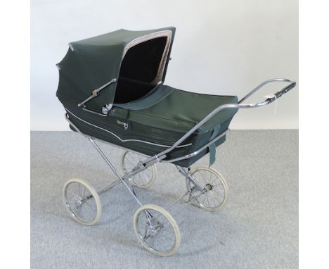 A vintage Marmet pram, 102cm