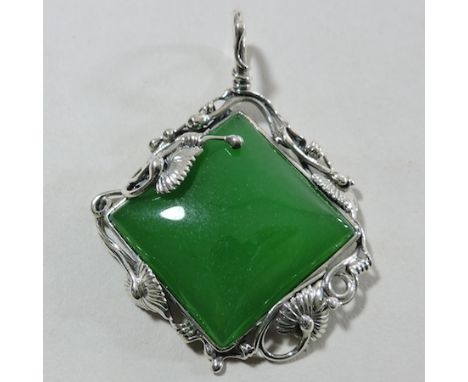A silver and jade coloured hardstone pendant, 6cm tall