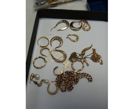 Various items of jewellery in yellow gold including a 9ct cable chain