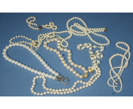 Box of assorted vintage pearl necklaces