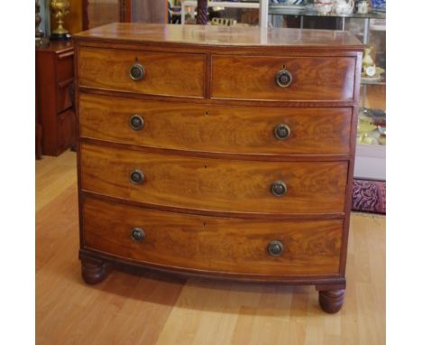 Georgian bow front chest of drawers with 2 short and 3 long drawers, 107cm wide, 56cm deep, 104cm high