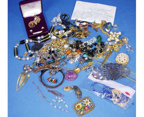 Box of vintage costume jewellery to include a vintage moonstone necklace (as inspected), silver and pearls