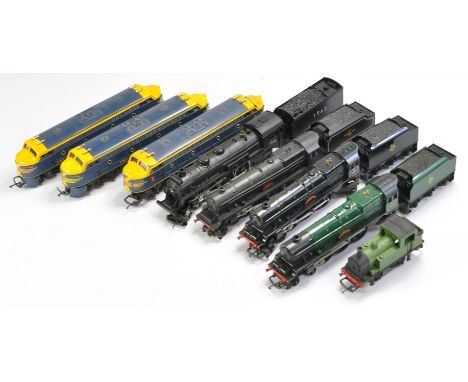 Triang Model Railway issues comprising a selection of locomotives. Look to be very good mostly. The odd cosmetic fault possib