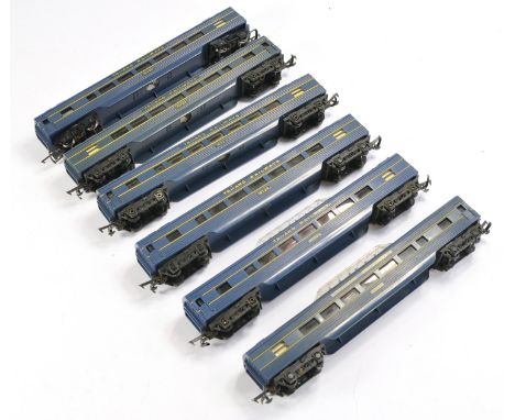 Triang Model Railway issues comprising 6 x 1st Series Blue Transcontinental Coaches. Look to be very good. 