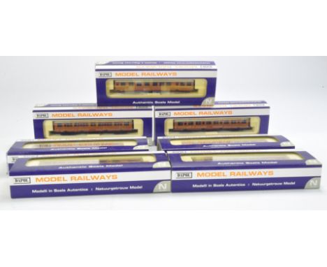 DAPOL N Gauge Model Railway issues comprising 7 x Gresley Coaches. Excellent in boxes. 