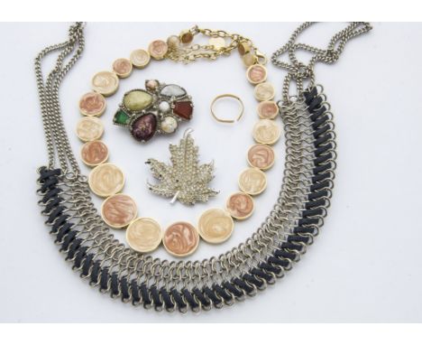 A collection of 20th century jewellery, including a damaged 22ct gold wedding band, 1.1g, two hardstone necklaces, other cost