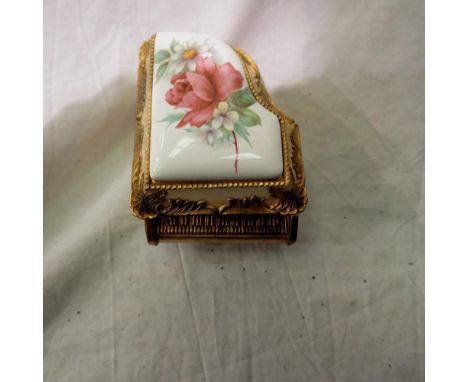 Gilt grand piano trinket music box to sound of Swan Lake. UK P&amp;P Group 1 (£16+VAT for the first lot and £2+VAT for subseq