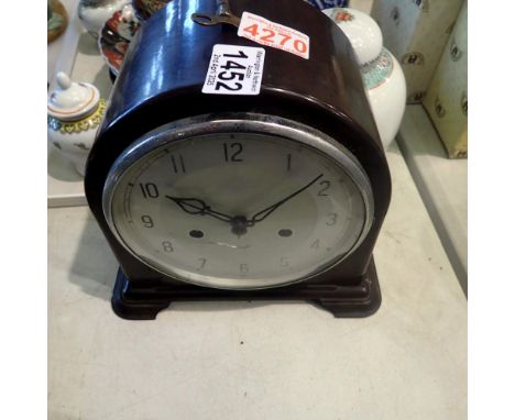 Oak cased mantle clock with key. Not available for in-house P&amp;P 