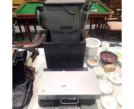 Pentax P30 camera with lenses and a cased projector/slider viewer with cases. UK P&amp;P Group 1 (£16+VAT for the first lot a
