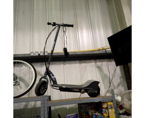 Adult Razor Electric E300 scooter with charger. Not available for in-house P&amp;P 