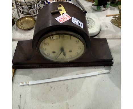 Oak cased mantle clock with key. Not available for in-house P&amp;P 