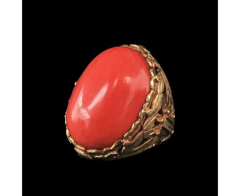 14KG set with large red coral 17 x 24 mm. ring size 18