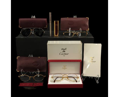 7 pieces consisting of glasses pen and lighter incl. with papers and certificate