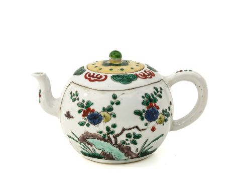 Decorated with flowers in garden, Kangxi Period, 9 cm. tall, cover is restored.