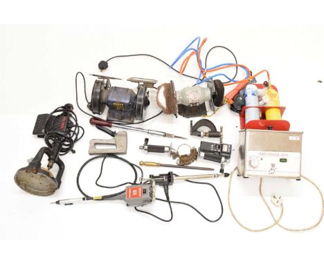 Mixed group of jewellery and watch markers tools to include; Pinfolds Patent ring sizer, Exchange 275 cleaning machines, benc