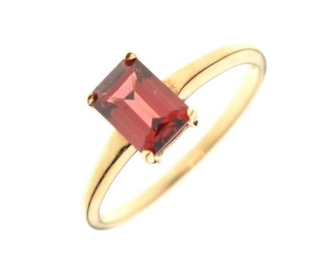 9ct gold step-cut garnet single-stone ring, size N approx, 1.9g gross approx