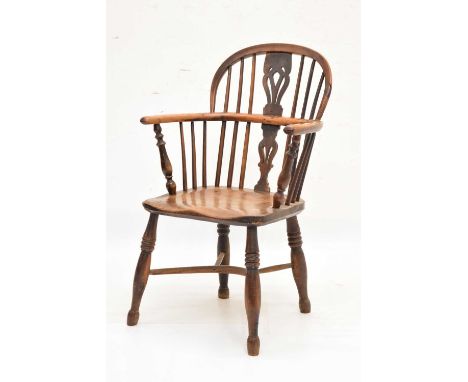 Late 19th/ early 20th Century Windsor arm chair, with elm saddle seat, realised on four turned supports with crinoline stretc