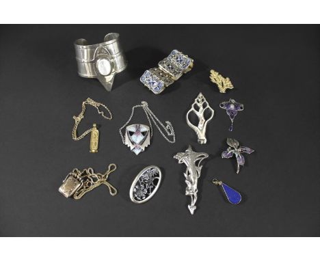 ART NOUVEAU STYLE JEWELLERY a mixed lot including a silver and enamel pendent, modern silver and enamel Art Deco style penden