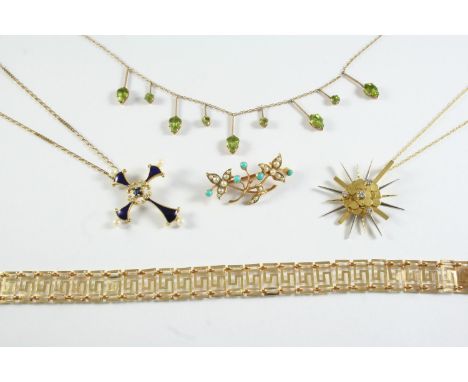 A QUANTITY OF JEWELLERY including a two colour gold and diamond sunburst pendant, 6.3 grams, an enamel, diamond and pearl cru