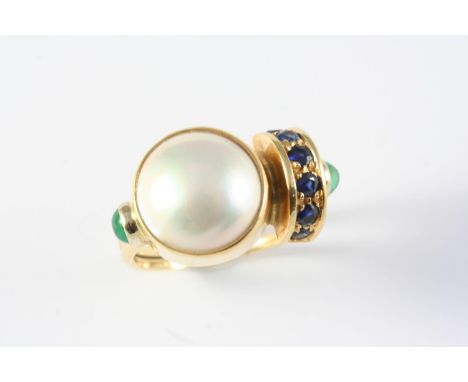 A MABE PEARL, EMERALD AND SAPPHIRE RING the mabe pearl is set with two emerald cabochons and six circular-cut sapphires, in g