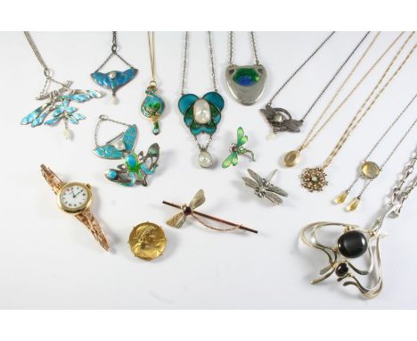 A QUANTITY OF JEWELLERY including a silver pendant by Pam Crosland, an opal and seed pearl flowerhead pendant, various enamel