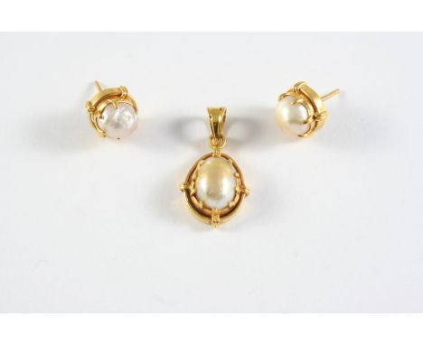 A CULTURED PEARL AND GOLD PENDANT the baroque-shaped cultured pearl is mounted in 22ct gold, 2.5cm long including pendant loo