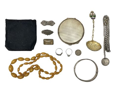 Silver compact with engine turned decoration by Turner &amp; Simpson, Birmingham 1961, Victorian and later silver brooches, b