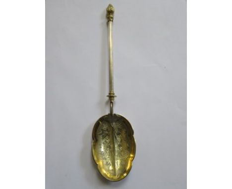 EARLY VICTORIAN SILVER AND SILVER GILT PRESENTATION SPOON DECORATED WITH LEAVES AND BERRIES 