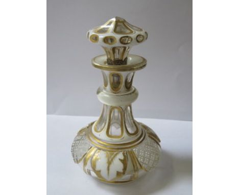PRETTY FRENCH STYLE GILDED AND OVERLAID GLASS PERFUME DECANTER WITH SILVER COLOURED MOUNTED STOPPER, APPROXIMATELY 14cm HIGH 