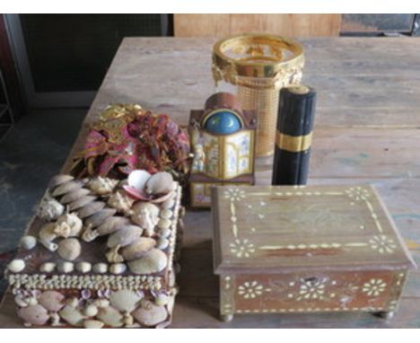 SUNDRY LOT INCLUDING STORAGE BOXES, PEPPER GRINDER, MINIATURE TOY CHEST, ASIAN DOLLS, ETC. 
