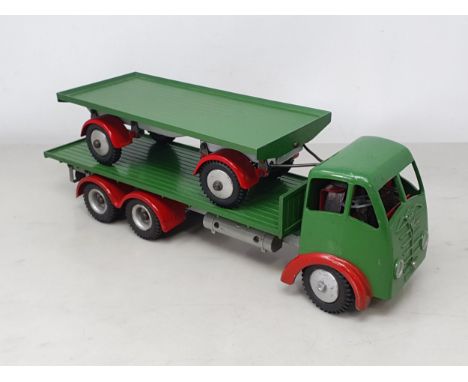 An unboxed Shackleton clockwork Foden Flatbed Lorry with Trailer, minor paint bubbling and light wear but generally Ex and ap