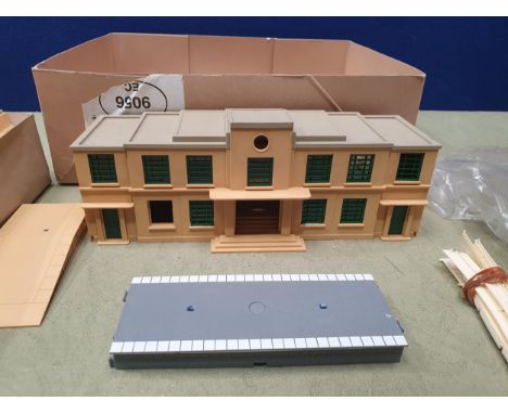 An unboxed Hornby Dublo/Triang R.5083 Terminus Station Kit with Perspex canopies, appears relatively complete VG-Ex