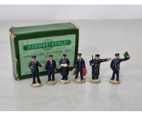 A box of Hornby Dublo pre-war D1 Station Staff, Nr M-M, box Ex complete with all flaps