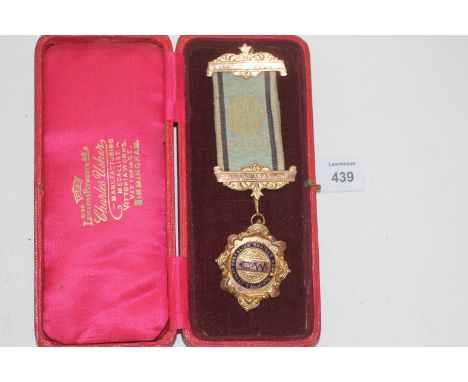 A CASED 9ct GOLD RAOB AWARD. An R A O Buffaloes 9ct Gold and Enamel award, weighing 21.4 grams. Top ribbon suspender and bar 