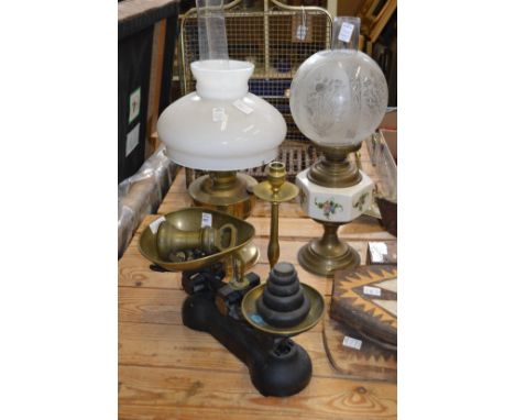Kitchen scales and weights, a brass candlestick and two oil lamps.