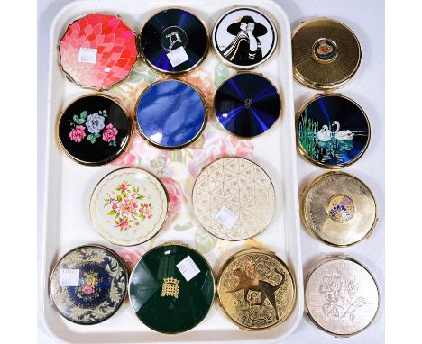 Fifteen vintage Stratton powder compacts 